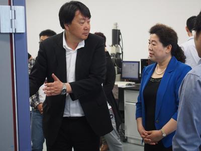 國家自然科學(xué)基金委高瑞平副主任蒞臨我校海洋能源利用與節(jié)能教育部重點(diǎn)實驗室考察指導(dǎo)